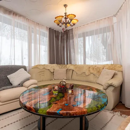 The Golden Nest - 3 Bedroom Family Mountain דירה