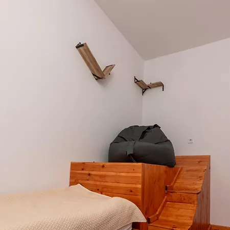 The Golden Nest - 3 Bedroom Family Mountain Apartment Pamporovo