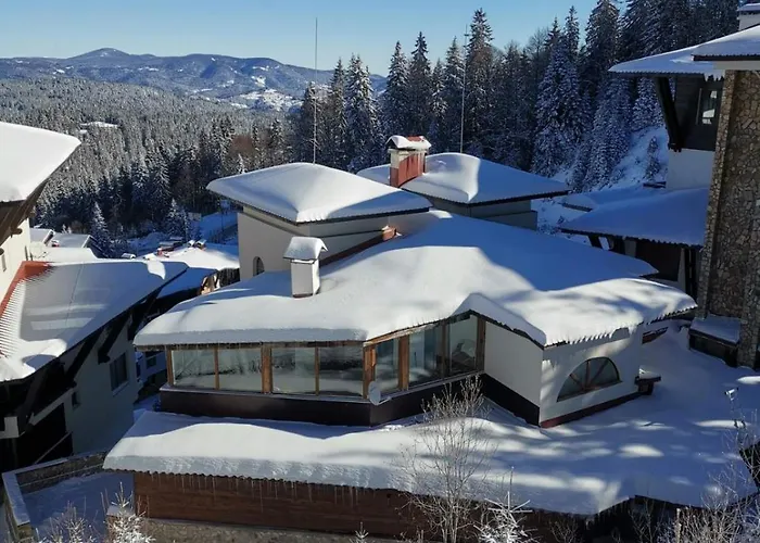 The Golden Nest - 3 Bedroom Family Mountain Apartment