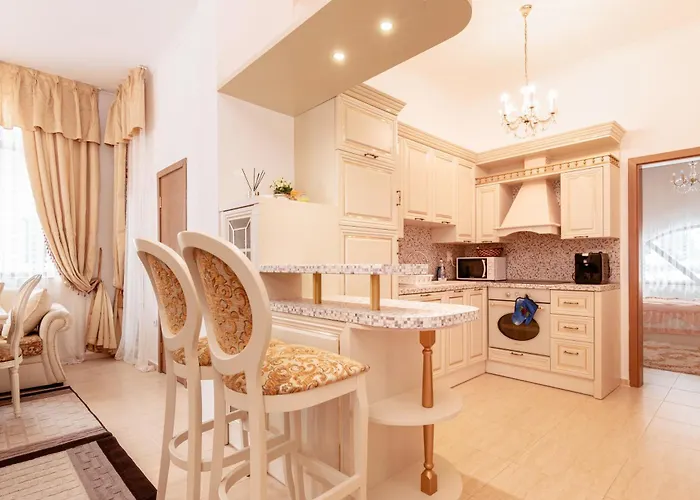 The Golden Nest - 3 Bedroom Family Mountain Apartment *