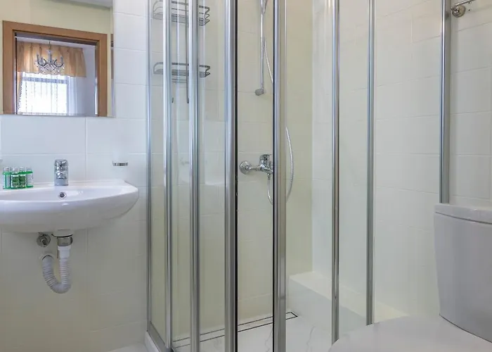 The Golden Nest - 3 Bedroom Family Mountain Apartment Pamporovo