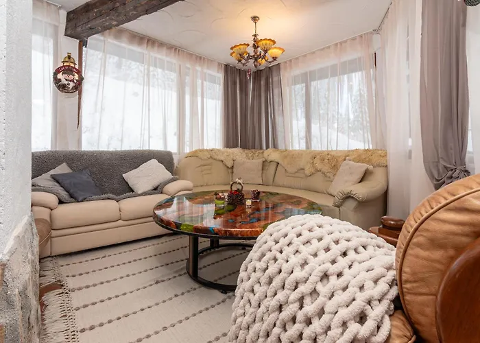 The Golden Nest - 3 Bedroom Family Mountain Apartment *